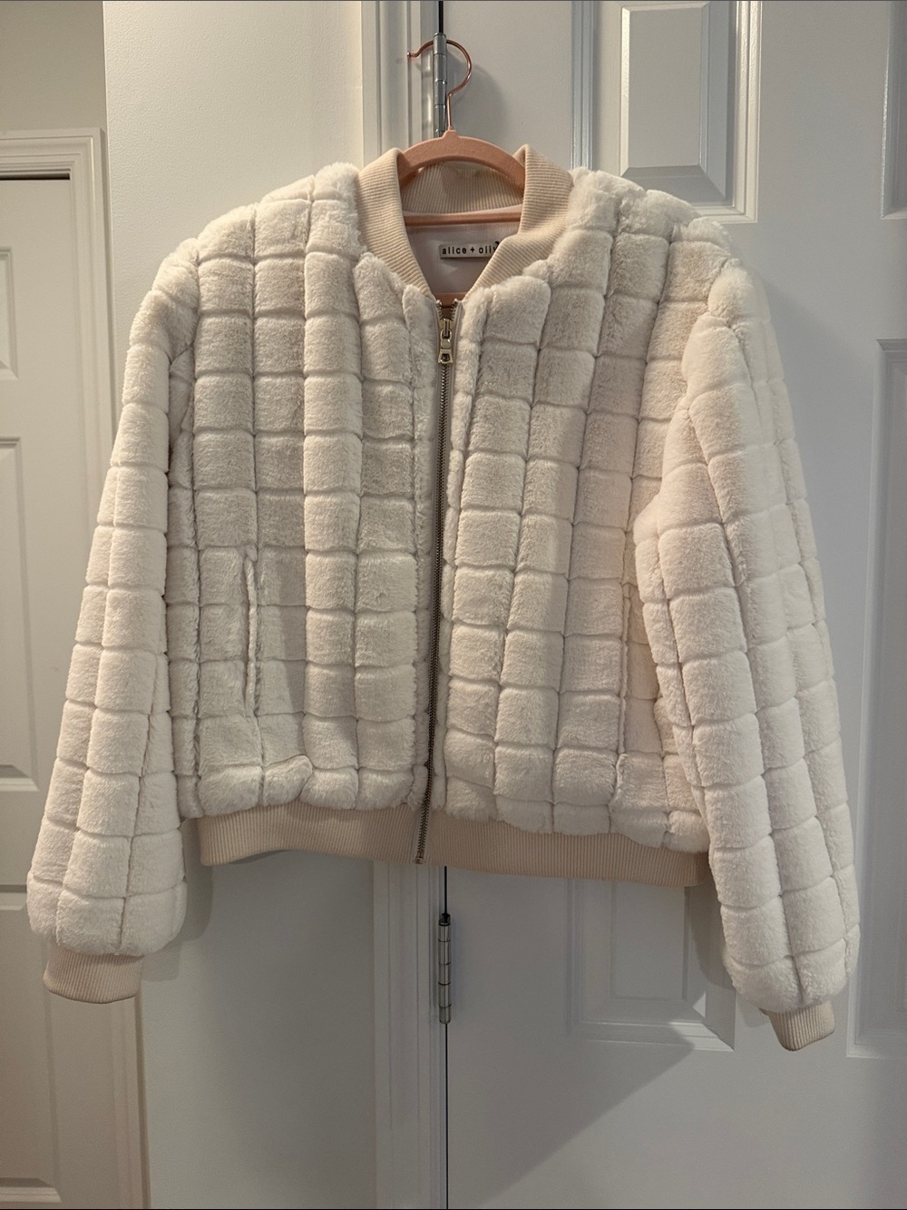 NWT Alice + Olivia Off-White Quilted Faux-Fur Bomber Jacket Size Large
